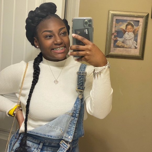 Meet your Posher, Madison - Picture 2 of 6